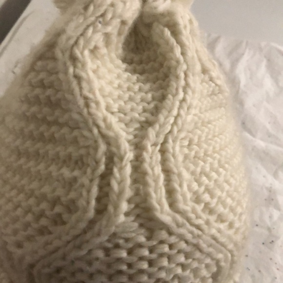 Steve Madden ladies beanie - Picture 7 of 10